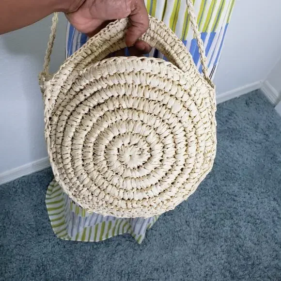 Small Beach Crossbody Rattan Straw Bag With Zipper - Picture 4 of 7